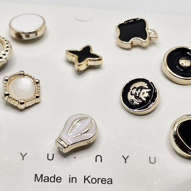 گل سینه دکمه ای یا دکمه سر آستین